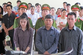 Nữ kế toán xinh đẹp đưa hai lãnh đạo vào vòng lao lý