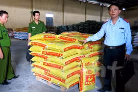 Phát hiện 300 tấn thức ăn chăn nuôi chứa chất cấm gây ung thư