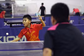 Khoảnh khắc “sôi nước mắt” của các em bé tuổi lên 10