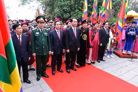 Chủ tịch nước dâng hương tưởng niệm các Vua Hùng