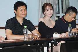 Hủy đấu giá sim, Ngọc Trinh “lùi một bước vì đã tiến ba bước"
