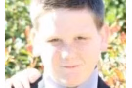 Đắng lòng cậu bé bị mù vì ăn khoai chiên, gà rán trong nhiều năm