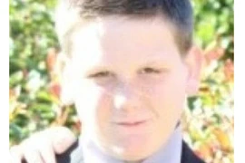 Đắng lòng cậu bé bị mù vì ăn khoai chiên, gà rán trong nhiều năm