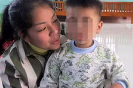 Tâm sự xót xa của nữ giám đốc nuôi con trong trại giam