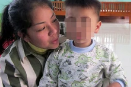 Tâm sự xót xa của nữ giám đốc nuôi con trong trại giam