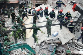 Vụ sập nhà 4 tầng ở Hà Nội: Ai phải chịu trách nhiệm?