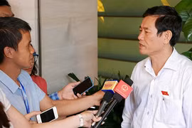 Thôn thu tiền cứu trợ là vi phạm nhưng không phải tham ô