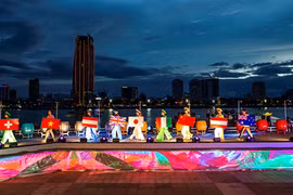 Ảnh: Đà Nẵng sẵn sàng cho đêm hội pháo hoa trên sông Hàn