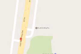 Xe khách đâm trực diện vào dải phân cách, 3 người bị thương