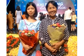 Hai mẹ con cùng “trốn” gia đình hiến thận cho người nghèo