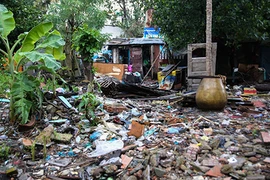 Ảnh: Cuộc sống bên dòng kênh thối mà Bí thư Thăng vừa thị sát