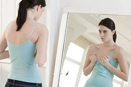 Lạ kỳ chồng liên tục khuyến khích tôi phẫu thuật nâng ngực