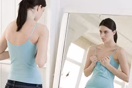 Lạ kỳ chồng liên tục khuyến khích tôi phẫu thuật nâng ngực