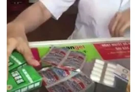 Bức xúc nhân viên quầy thuốc ở Hội An "chặt chém" khách Tây 