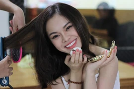 Ảnh hậu trường nhí nhố, đáng yêu của Giang Hồng Ngọc