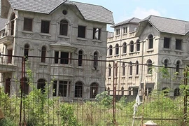 Lạnh người đi qua khu biệt thự ma ở TP HCM