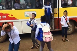 Nam sinh cấp 2 đánh bạn nữ ngất xỉu gây bức xúc