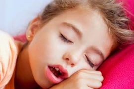 Những sai lầm nghiêm trọng khiến trẻ viêm mũi, viêm họng quanh năm