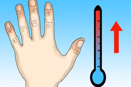 15 phút ra ngoài, con bỏng lạnh vì chơi trốn tìm trong tủ đá