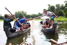 Chùm ảnh: Những trải nghiệm thú vị ở miền Tây mùa nước nổi