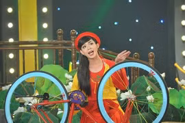 Chàng trai giả gái gây choáng ở Đấu trường tiếu lâm