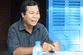 Ông lão bán vé số với biệt tài 'đờn miệng' có 1-0-2