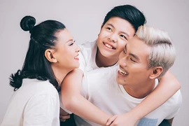 Kiều Minh Tuấn cư xử sao với chồng cũ, con riêng của Cát Phượng?