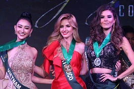 Hà Thu tụt hạng trong bảng dự đoán Hoa hậu Trái đất 2017