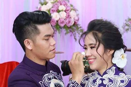 Lê Phương hạnh phúc rơi nước mắt trong lễ cưới lần 2