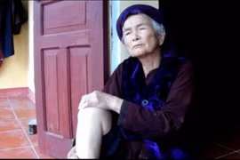 Ai tiếp tay đuổi bà cụ gần 90 tuổi ra trước vành móng ngựa?