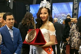 Khánh Ngân The Face đăng quang Hoa hậu Hoàn cầu 2017