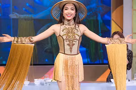 Lệ Hằng diện trang phục “Nàng mây” trên sóng truyền hình