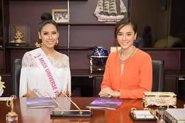 Nguyễn Thị Loan tươi rói nhận giấy phép dự thi Miss Universe 2017