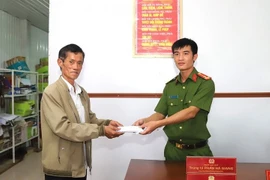 Lâm Đồng: Người đàn ông trả lại 37 triệu đồng nhặt được tại cây ATM