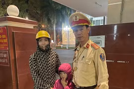 CSGT tìm được mẹ cho bé đi lạc trong đêm khai mạc Lễ hội Cà phê