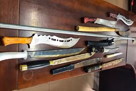 Ngăn chặn 9 thiếu niên dùng hung khí đánh nhau do ghen tuông