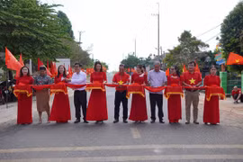 Sắc đỏ rực rỡ trên "Đường cờ Tổ quốc" ở Đắk Nông