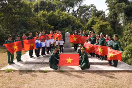 Chương trình "Cờ Tổ quốc biên cương": Trao tặng tỉnh Đắk Nông 10.000 lá cờ Tổ quốc