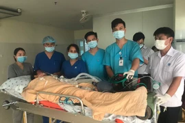 Cô gái bị cây đè được chuyển xuống TP HCM điều trị