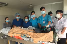 Cô gái bị cây đè được chuyển xuống TP HCM điều trị