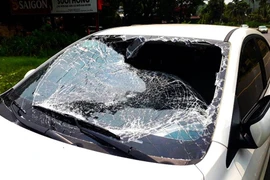 Chặn đường, đập phá xe luật sư sau khi kết thúc phiên toà