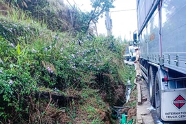 Lâm Đồng: Xe tải lấn làn, hất văng xe máy trên đèo Mimosa