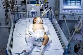 Vụ bé 2 tháng tuổi bị bạo hành: Mẹ và người tình dương tính ma tuý