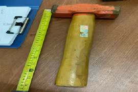 Đắk Lắk: Người mẹ dùng búa sắt đánh con ruột tử vong