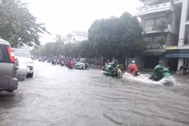 Mưa lũ lịch sử: Miền Trung đang phải đối mặt 3 hiểm họa