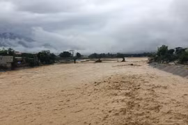 98 người thương vong, gần 18.000 nhà ngập sập do mưa lũ