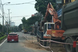 Vĩnh Yên: Bỗng nhiên con đường đẹp bị vá như “tấm áo chị Dậu“