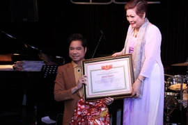 Tặng bằng khen “giáo sư” Ngọc Sơn, Bộ Công thương yêu cầu giải trình 