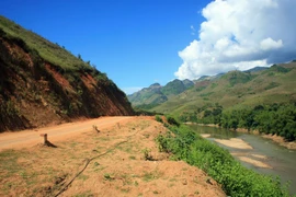 Khám phá cung đường hoang sơ, ít người biết chạy dọc sông Mã