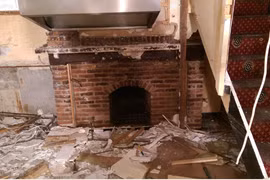 Dọn dẹp quán rượu, tình cờ đụng trúng “kho báu” quý hiếm